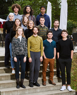 Carolin, Leonardo, Rebekka, Bojana, Nina, Hassan, Karla, Pietro, Oliver, Pat, Pietro, Caedyn und Moritz (left to right)